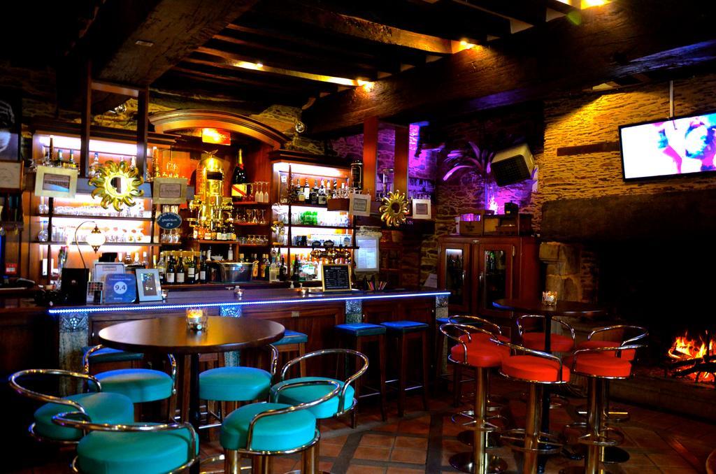 Le Cafe Du Village - Bar A Cocktails & A Ambiance Lohéac Exterior foto